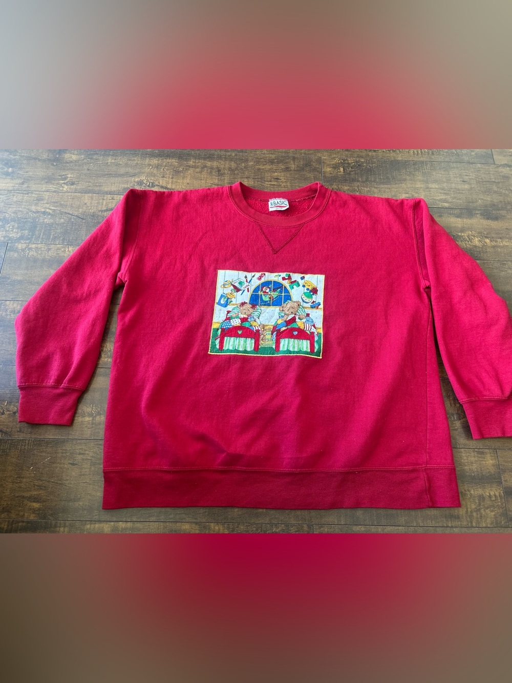 Vintage 🗝️ Red Crewneck Sweater with Holiday Scene